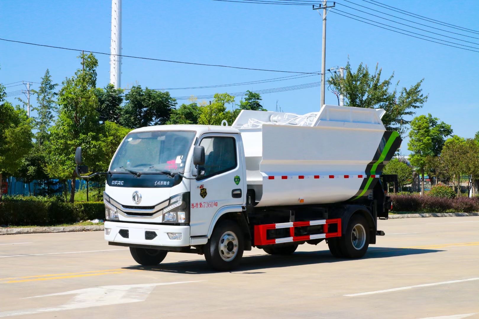 東風(fēng)小多利卡無(wú)泄漏后掛桶垃圾車