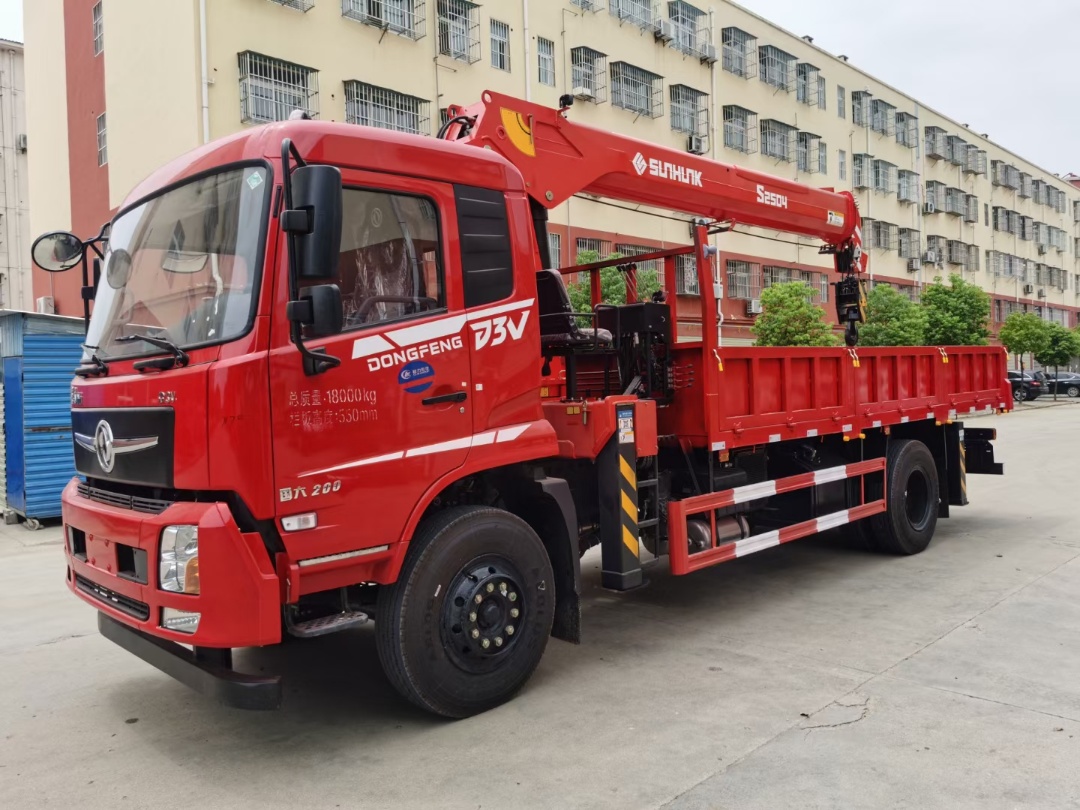 國(guó)六東風(fēng)專底D3V單橋宏昌天馬10噸四節(jié)臂吊機(jī)隨車吊